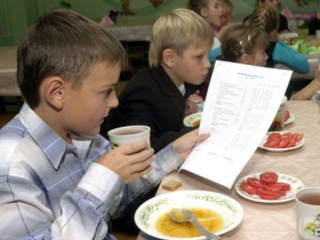 Школьники Башкирии получат специальную карту для оплаты своих обедов