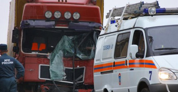 В Уфе столкнулись КамАЗ и маршрутка, три человека пострадали