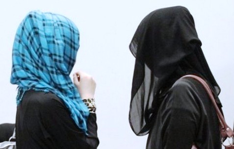 Cтуденток БашГУ вынуждают снять платки и укоротить юбки