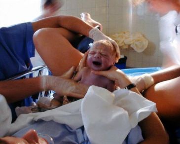 Жительница Уфы родила мальчика в туалете торгового центра