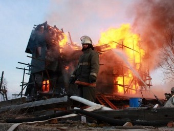 В Башкирии в бревенчатом доме заживо сгорели двухлетний ребенок и его бабушка