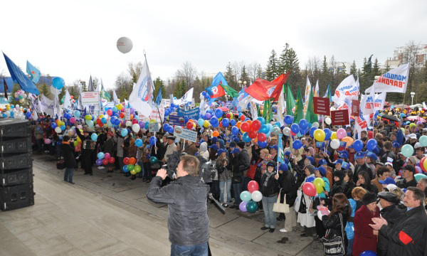 «Единая Россия» в Уфе вышла на митинг вместе с профсоюзами