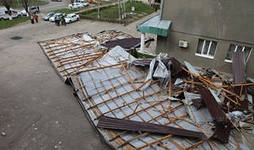 В Башкирии ураганный ветер оставил без света 80 домов