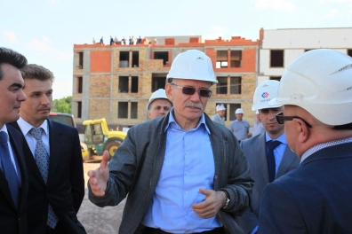Рустэм Хамитов посетил строительные площадки Уфы