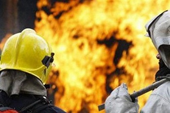 В Бирске пожарные спасли семью из горящего дома