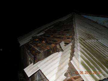 В Башкирии ураганный ветер снес крыши с жилых домов и школы