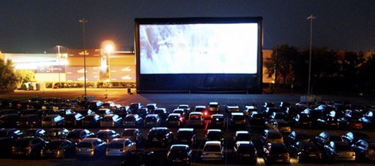 Уфимцы могут смотреть фильмы в ночном кинотеатре под открытым небом