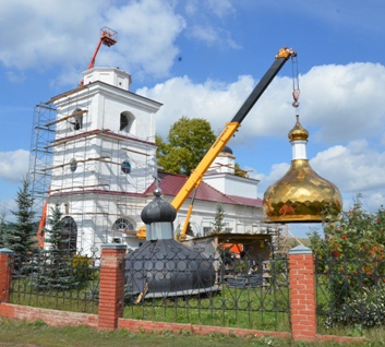 В Белебеевском районе отреставрировали храм и установили золотые купола