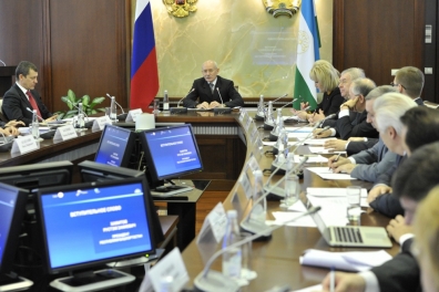 В Башкирии Рустэм Хамитов провел совещание по развитию электронного образования