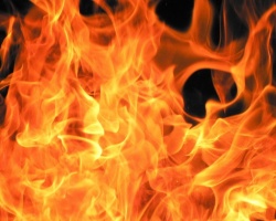 В Башкирии мужчина спас из горящего дома двух пенсионеров