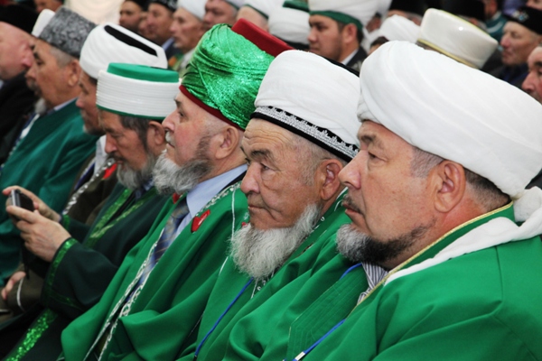 Верховный муфтий выступил на Всероссийском форуме татарских религиозных деятелей в Казани