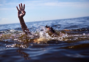 В Уфе двое пьяных мужчин пытались переплыть реку