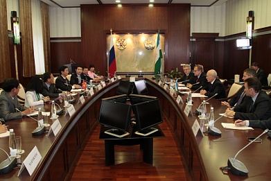 Рустэм Хамитов провел встречу с делегацией Вьетнама