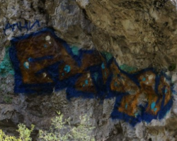 Волонтеры очистят изрисованные вандалами скалы на водопаде Атыш