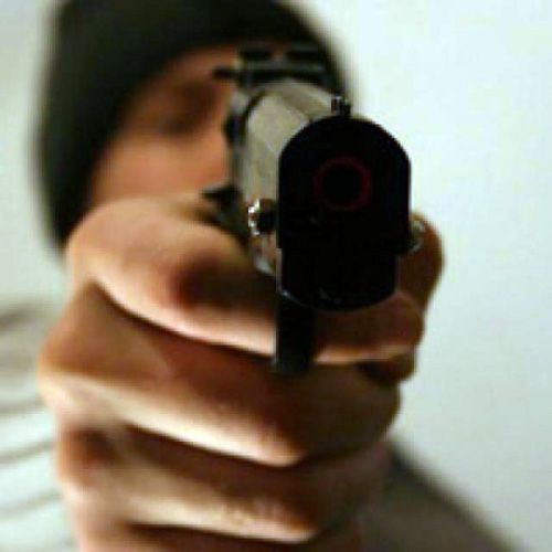 В Башкирии мужчина с пистолетом забрал деньги у водителя, который его подрезал