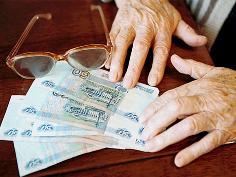 В Уфе работник банка спас пенсионерку от мошенника