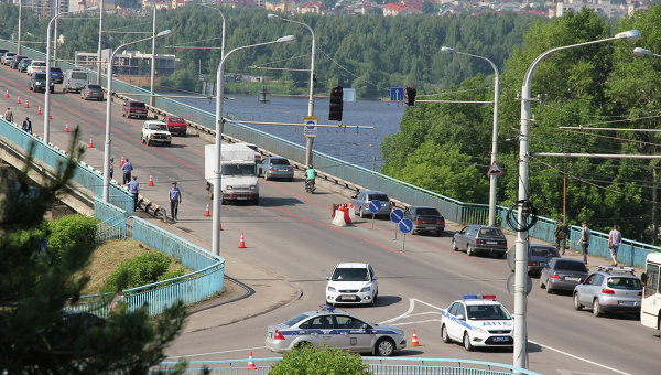 В Уфе на мосту через Белую по вине водителя «КамАЗа» произошло ДТП