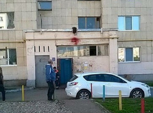 14-летняя школьница из Башкирии спрыгнула с многоэтажки на глазах у сверстников