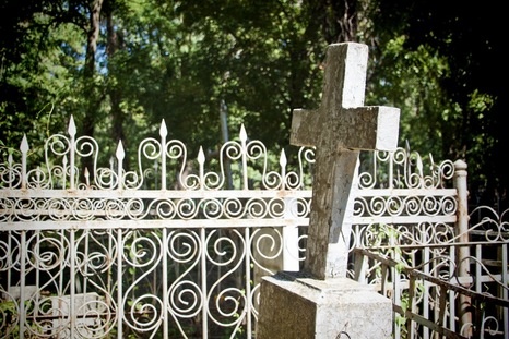 Мошенники из Башкирии торговали местами на кладбище