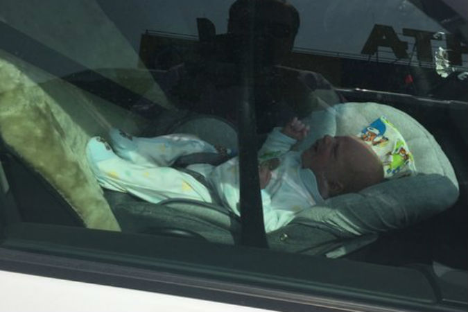 Жительница Уфы оставила грудного младенца на жаре в автомобиле