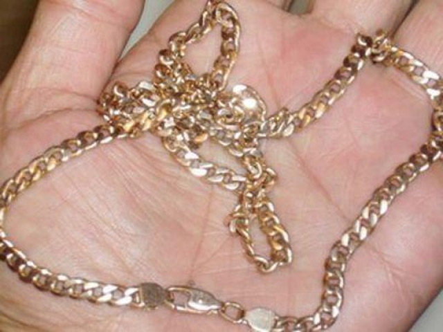 В Башкирии грабительница напала на ребенка и сорвала золотую цепочку