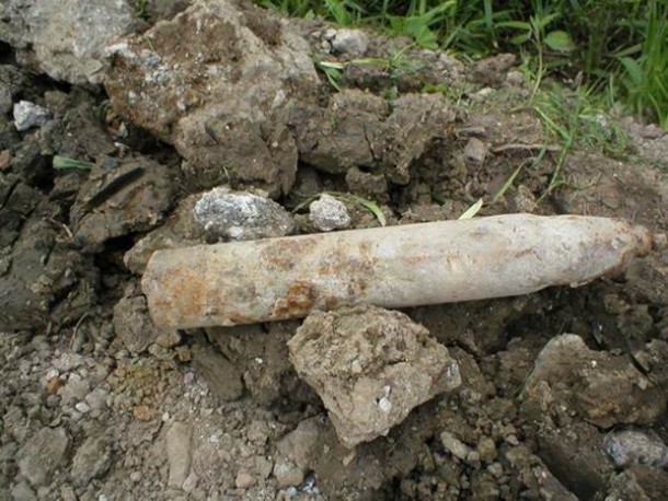 Житель Башкирии выкопал в земле артиллеристский снаряд