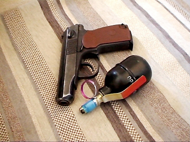 В Башкирии пенсионер обнаружил пистолет и гранату