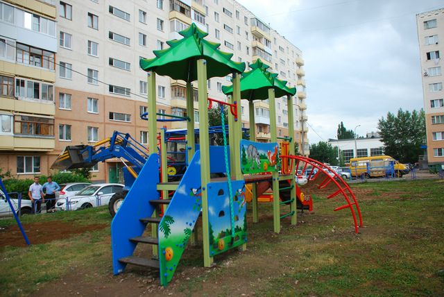 В Кировском районе Уфы появилась новая детская площадка