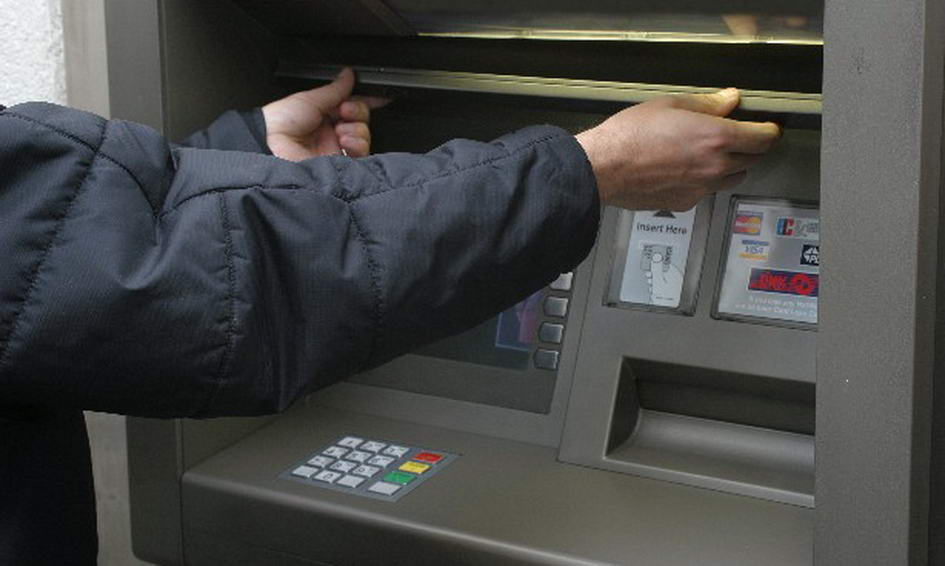 В Уфе налетчики ограбили три банкомата на сумму 650 тысяч рублей