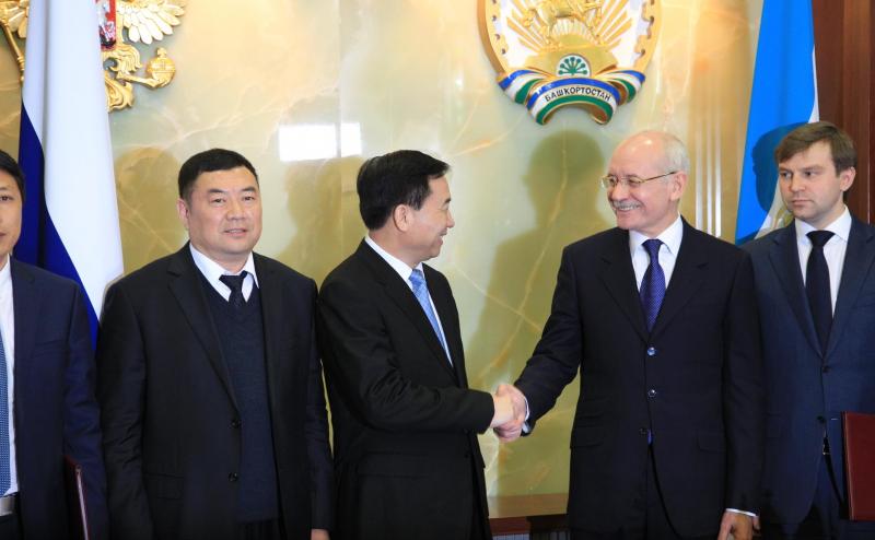 Рустем Хамитов провел встречу с китайской делегацией