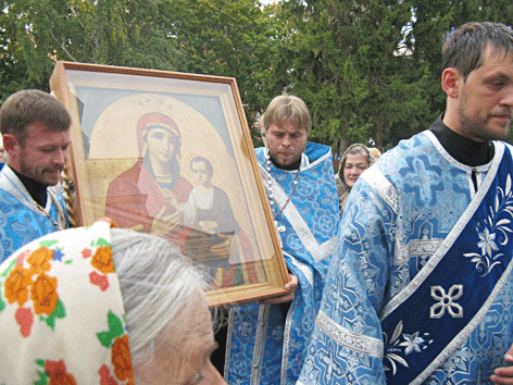 В Башкирию были привезены икона Богородицы, а так же ковчег с мощами святой Матроны