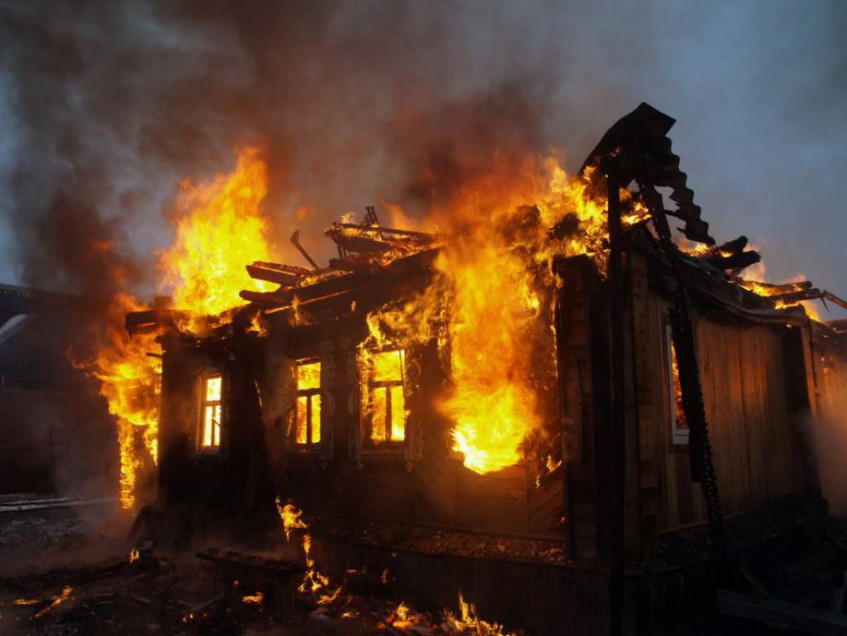 В Уфе сгорело два частных дома