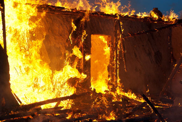 В Башкирии при пожаре дома погибли трое малышей