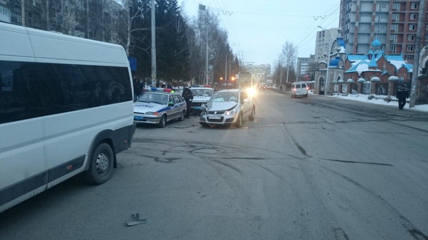В Башкирии при столкновении иномарки с маршруткой пострадали две пассажирки