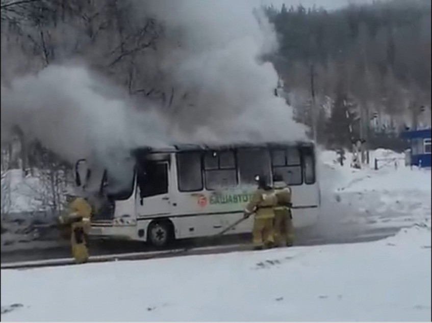В Башкирии сгорел пассажирский автобус