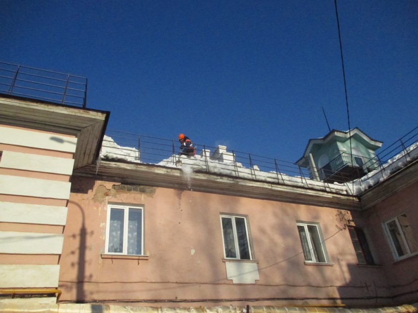 В Демском районе Уфы очистили все крыши