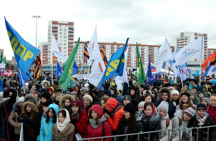 Тысячи уфимцев пришли на митинг в поддержку Крыма