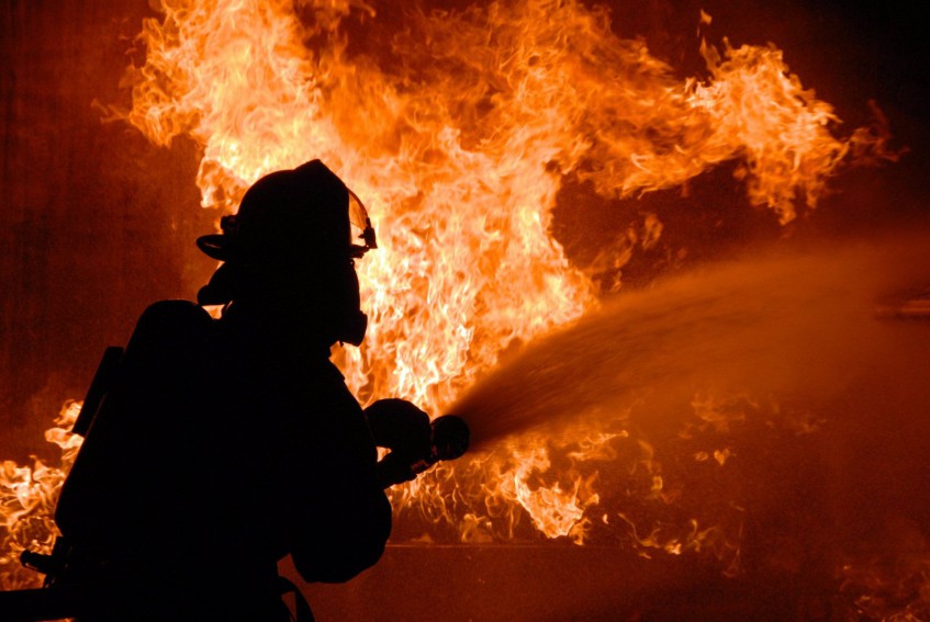 В Уфе 42 спасателя ликвидировали пожар в жилом доме, есть пострадавшие