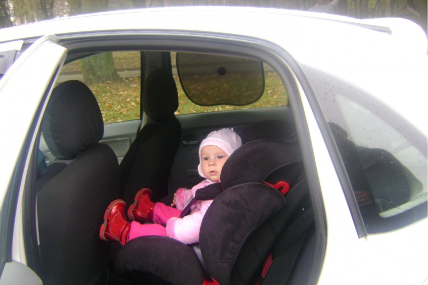 В Уфе родители заперли ребенка в машине