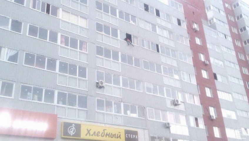 Жительница Башкирии пыталась выброситься с 6-го этажа