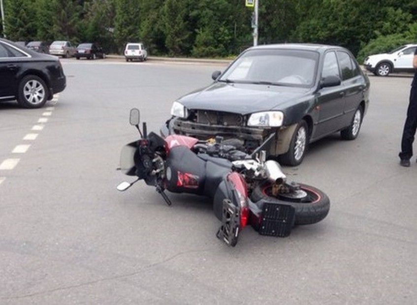 В Уфе в результате ДТП пострадал мотоциклист