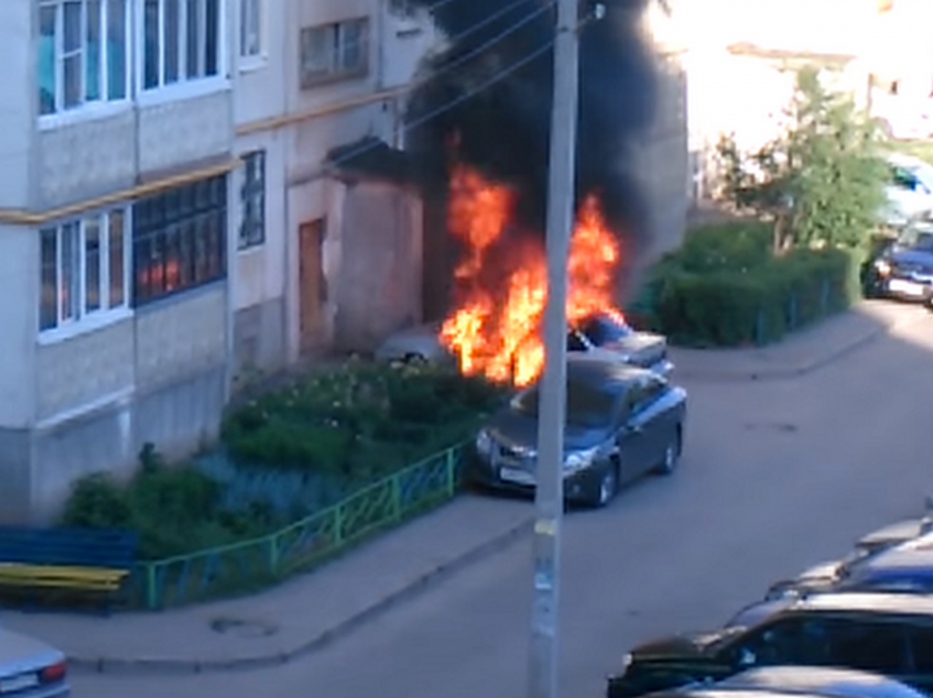 В столице Башкирии сгорел легковой автомобиль