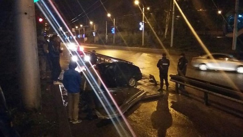 ДТП в Башкирии: иномарка влетела в отбойник