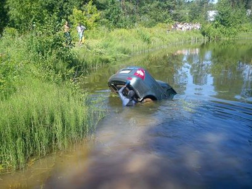 В Башкирии под воду ушел автомобиль вместе с водителем