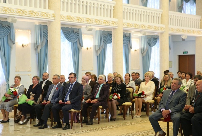 Рустэм Хамитов вручил государственные награды Российской Федерации и Республики Башкортостан
