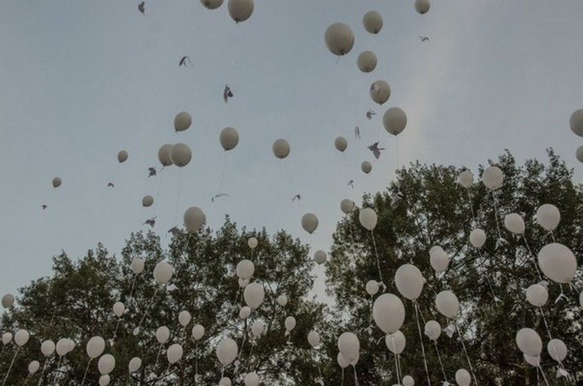 В День памяти и скорби участники «iВолги-2016» запустили в небо около тысячи белых шаров