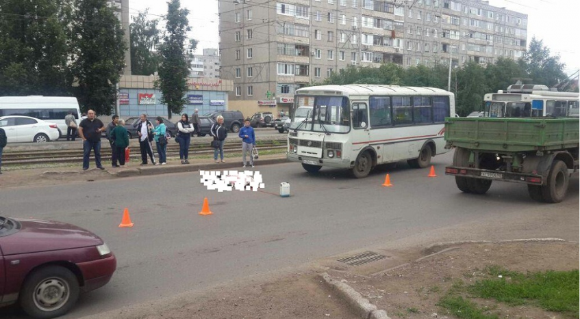 В Уфе под колесами автобуса погиб мужчина