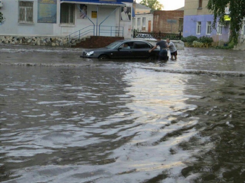 В Башкирии сильный ливень затопил один из городов