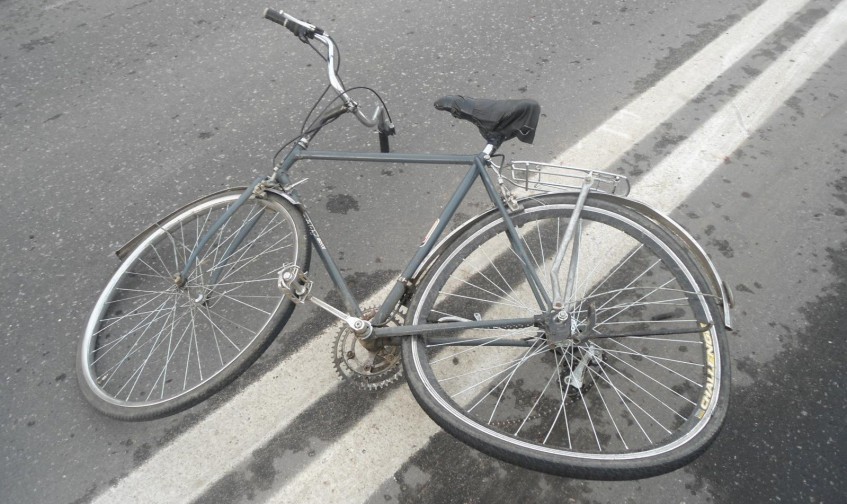 В Башкирии автомобиль сбил пожилого велосипедиста