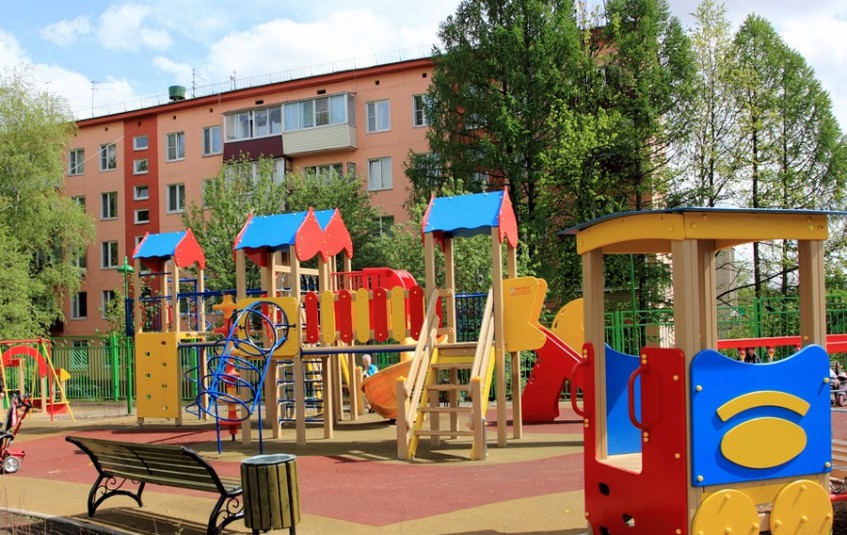 В Уфе за неделю установлено 10 новых детских площадок